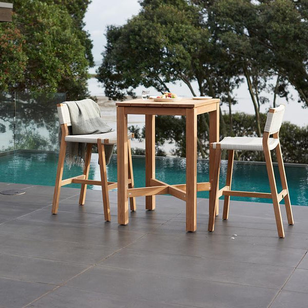 Square outdoor bar table discount