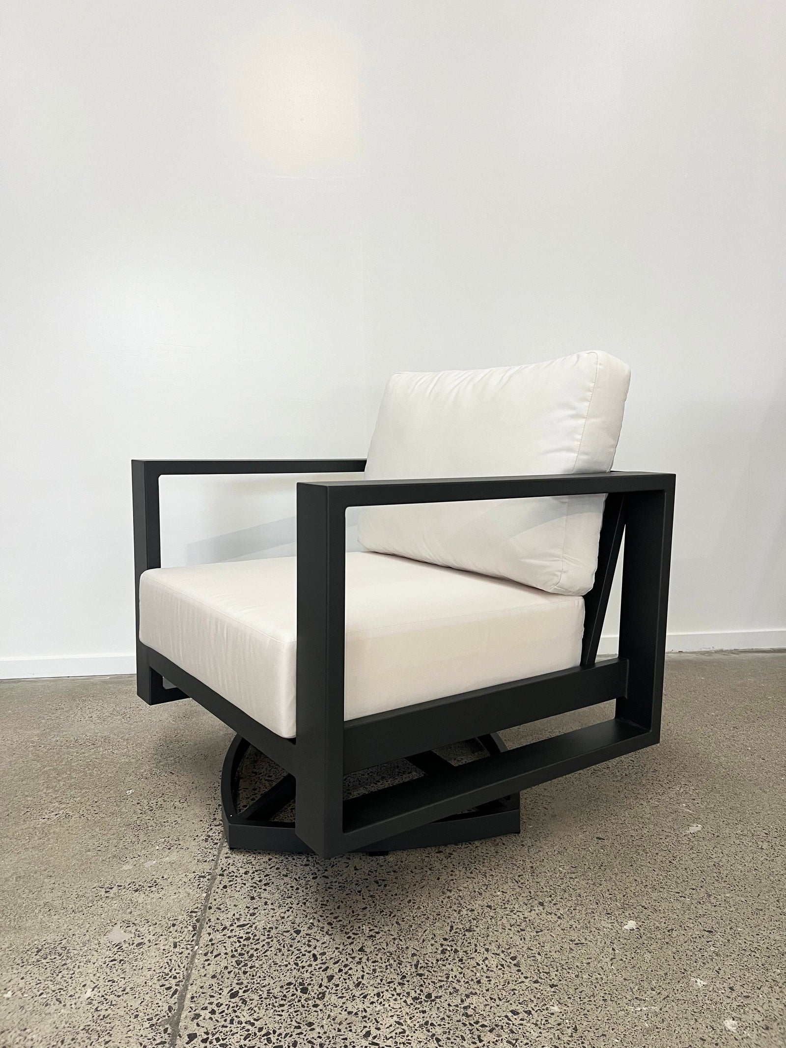 Southport Swivel Outdoor Armchair