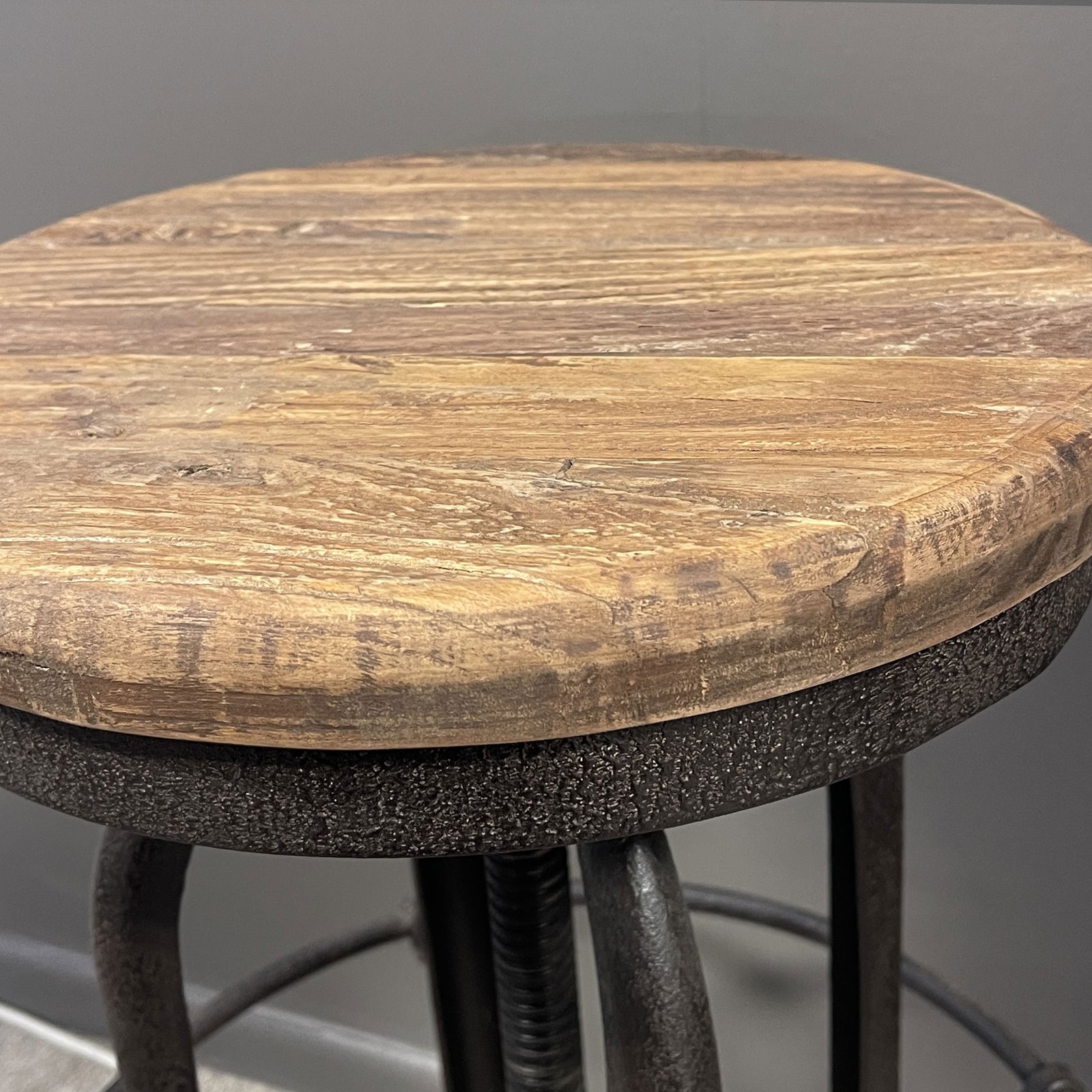 Aster Adjustable Wind-Up Stool