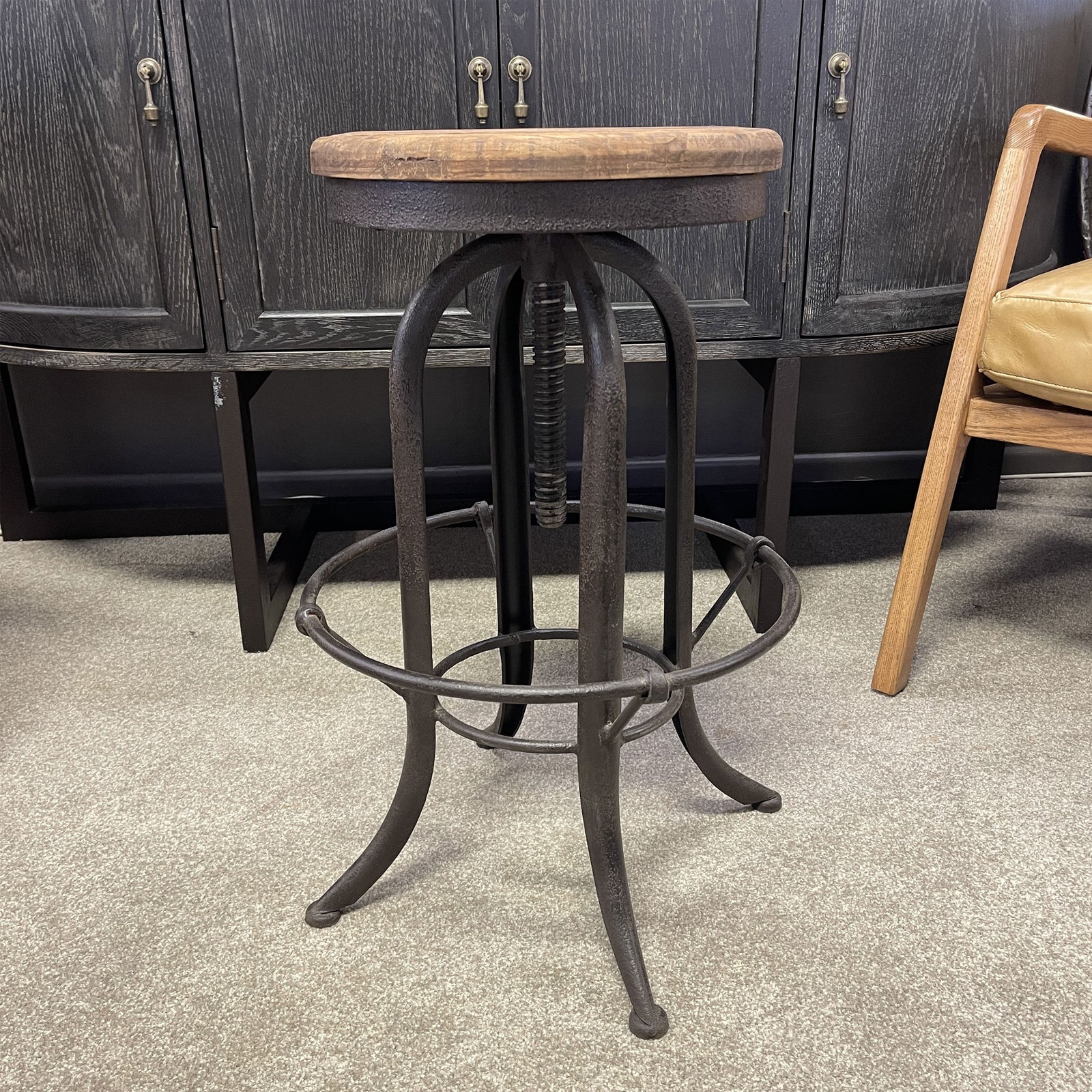 Aster Adjustable Wind-Up Stool