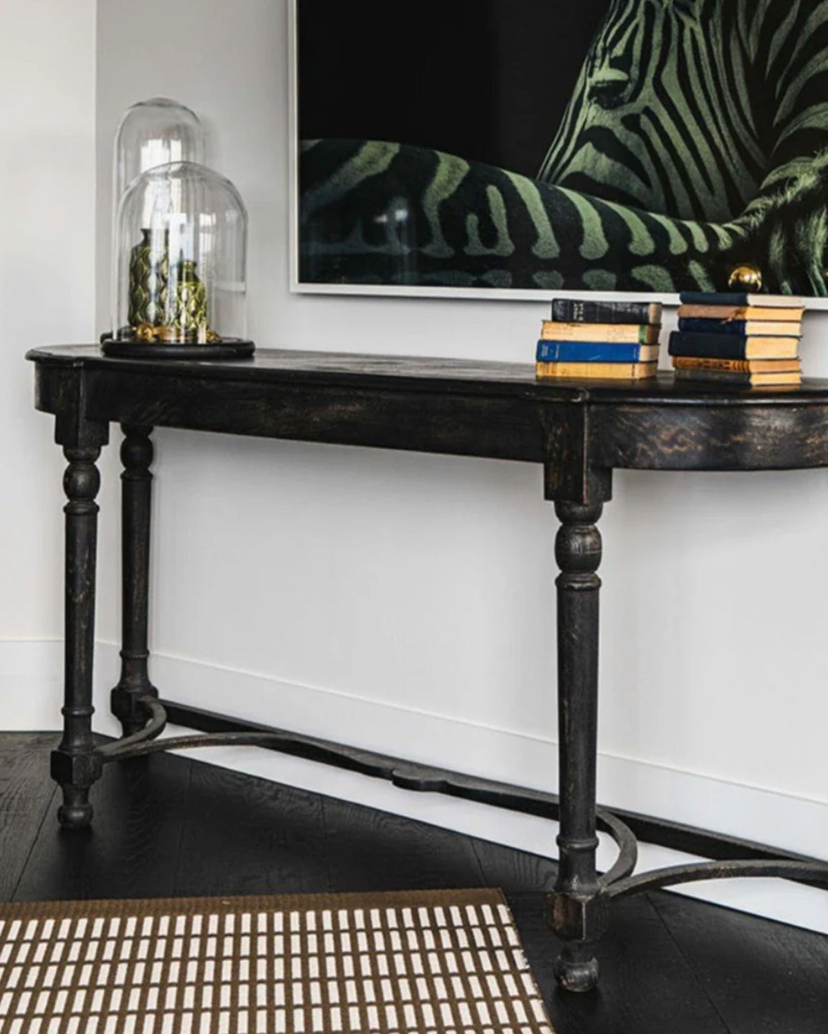 Basni Console Black