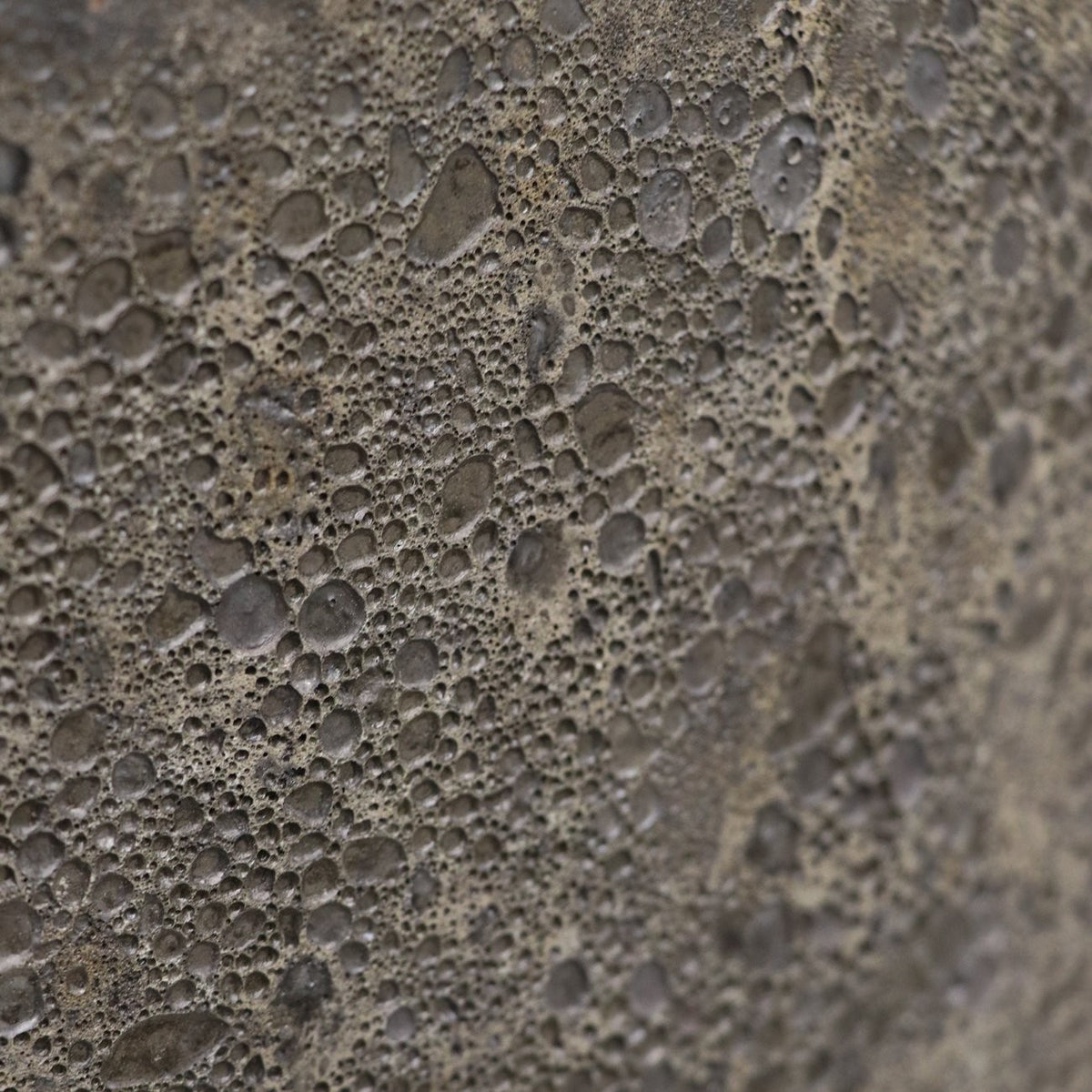 Lava Egg Outdoor Pot - Black - Medium