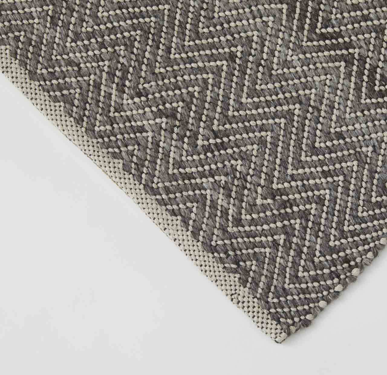 Matterhorn Rug - Tar - 200cm x 300cm