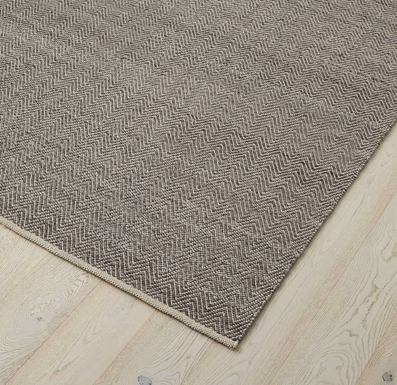 Matterhorn Rug - Tar - 200cm x 300cm